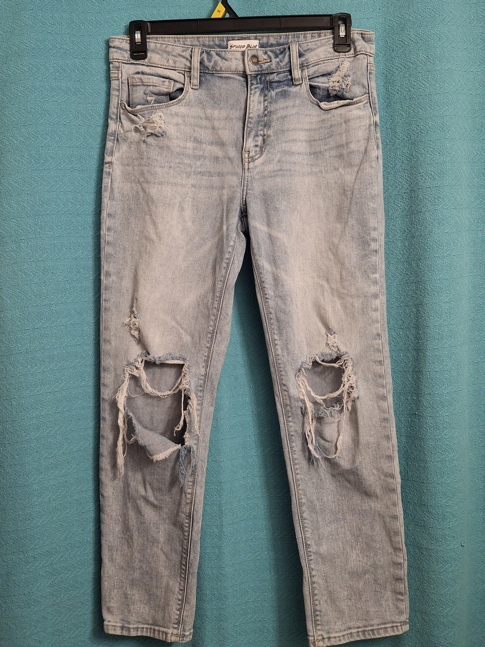 Light Wash Distressed Women’s Jeans